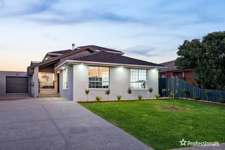 13 Kialoa Court, Taylors Lakes VIC 3038