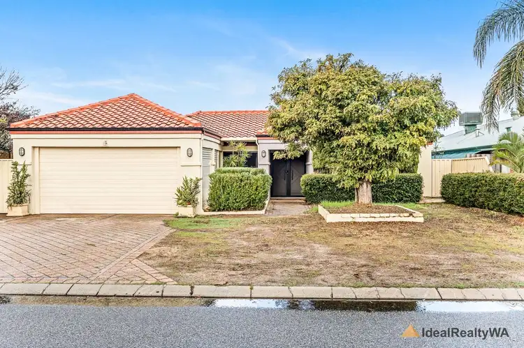 8 lombe Gardens, Atwell WA 6164