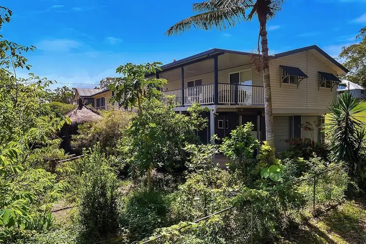 1 Link Avenue, Lamb Island QLD 4184