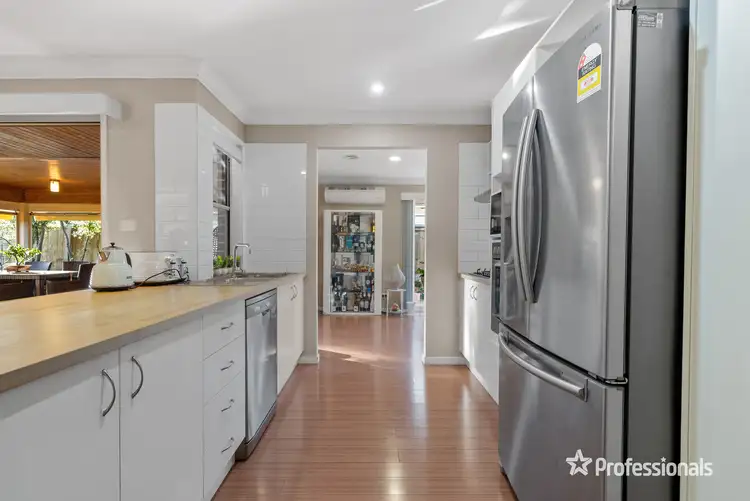 Fifth view of Homely house listing, 12 Ruthven Close, Hillside VIC 3037