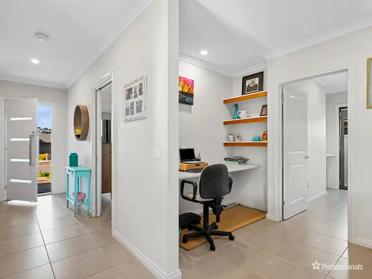Second view of Homely house listing, 1/6 Shamrock Court, Maryborough VIC 3465