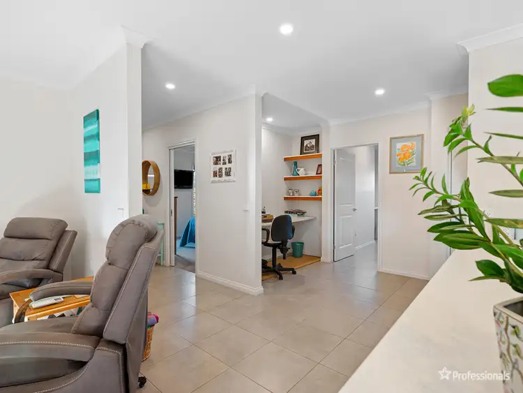Third view of Homely house listing, 1/6 Shamrock Court, Maryborough VIC 3465