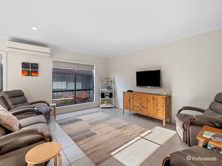 Fourth view of Homely house listing, 1/6 Shamrock Court, Maryborough VIC 3465