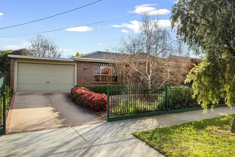 5 Herbert Avenue, Strathdale VIC 3550