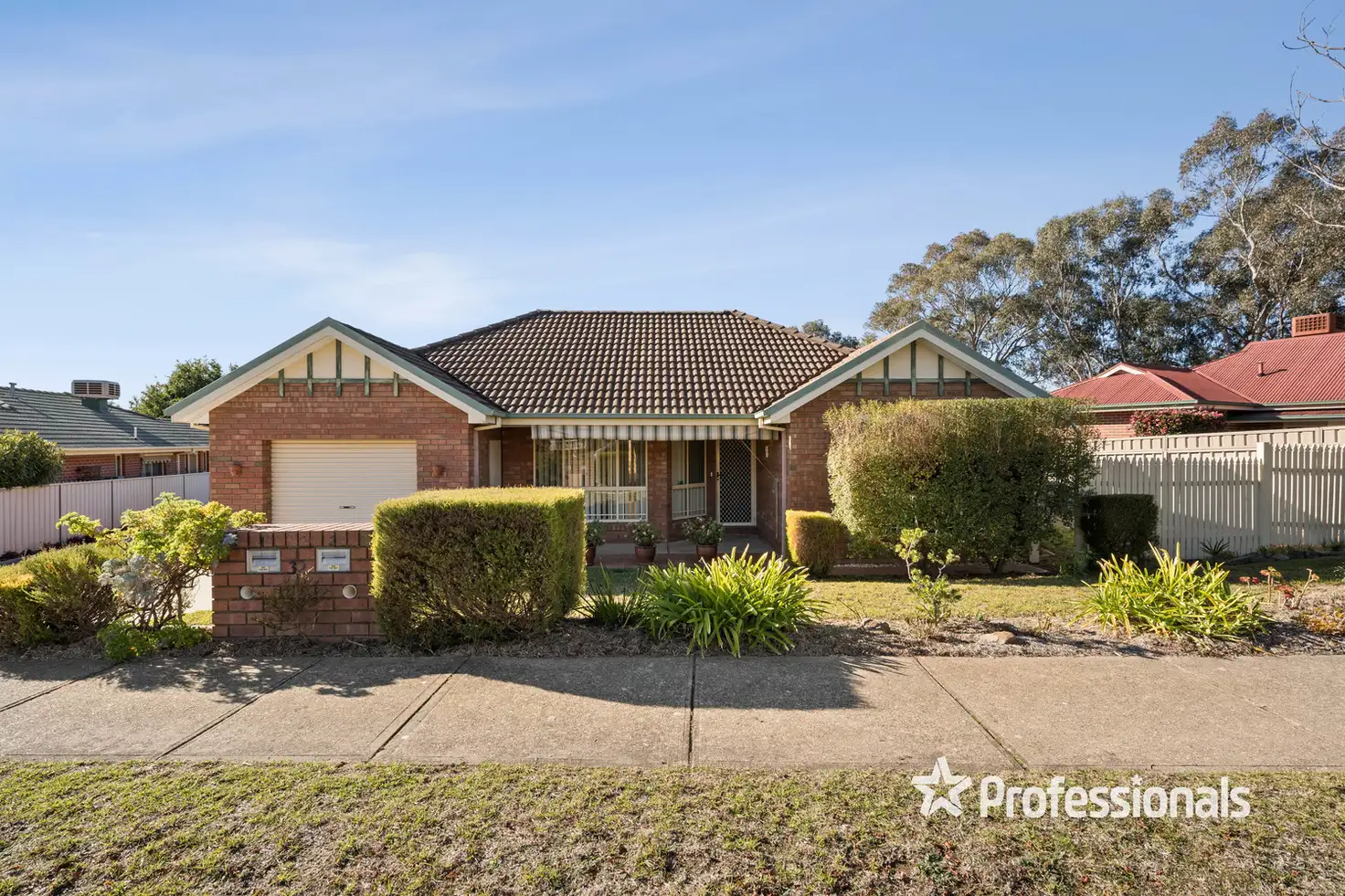 Main view of Homely townhouse listing, 1/32 Lawson Street, West Wodonga VIC 3690