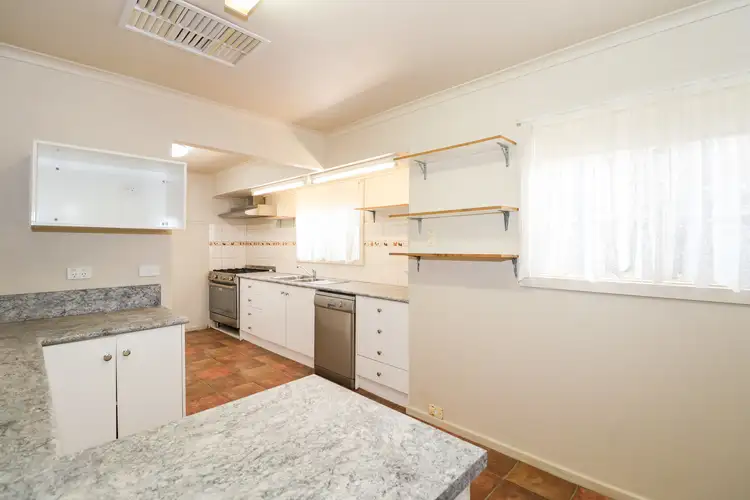 25 Domaille Crescent, Swan Hill VIC 3585