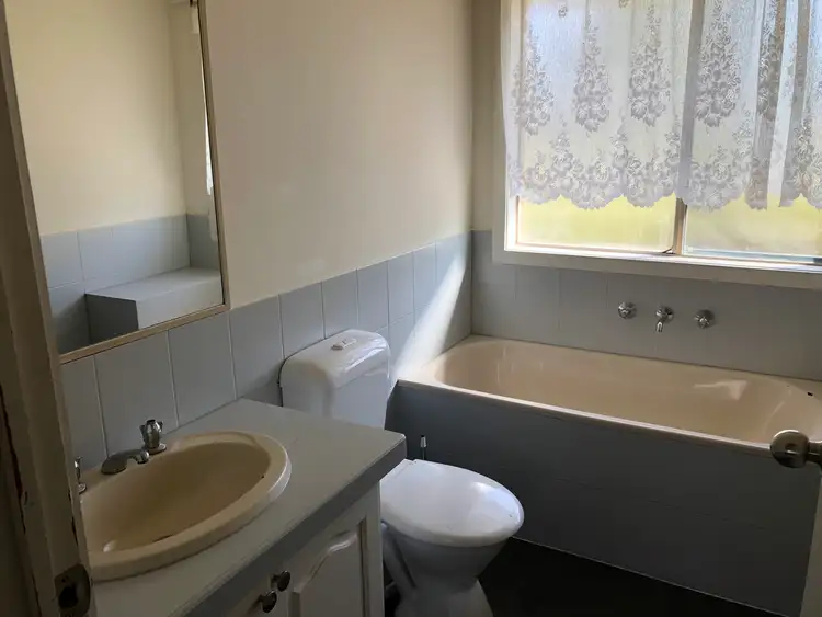 Fifth view of Homely house listing, 2 Linden Close, Meadow Heights VIC 3048