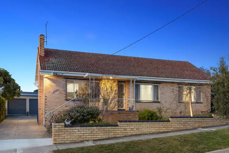 7 Leonard Avenue, Flora Hill VIC 3550