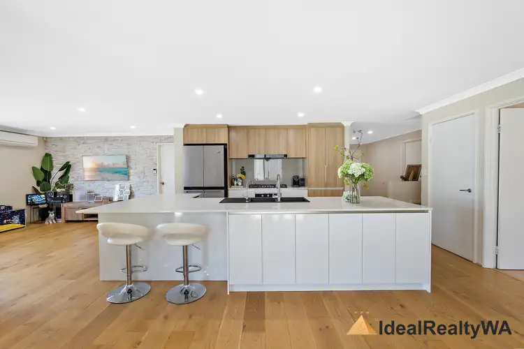 52 Allanbi Circle, Carramar WA 6031