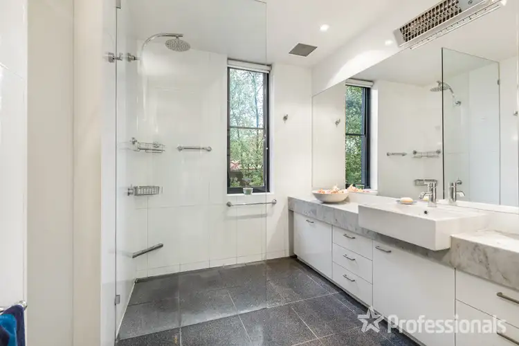 Fifth view of Homely apartment listing, 5/2A Tiuna Grove, Elwood VIC 3184