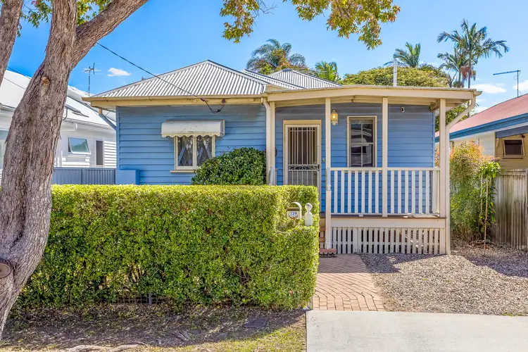 129 Palm Avenue, Shorncliffe QLD 4017