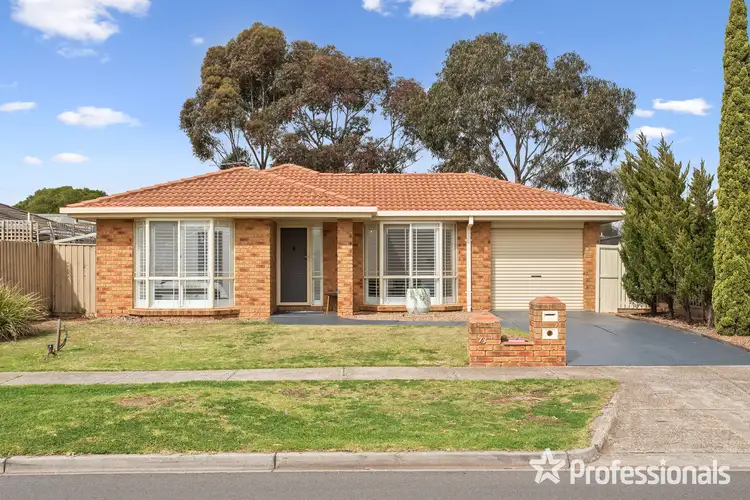 13 Manchester Drive, Sydenham VIC 3037