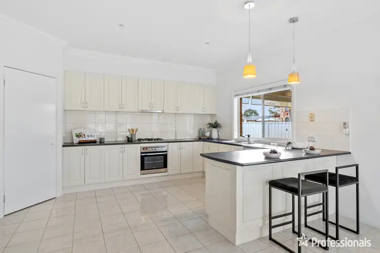 Fifth view of Homely house listing, 2 Keiwa Place, Taylors Hill VIC 3037