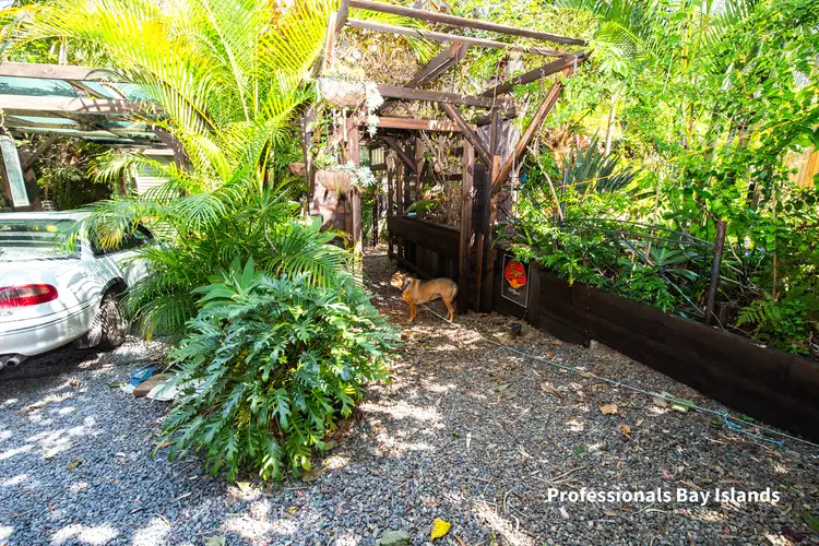 16 Glen Street, Macleay Island QLD 4184
