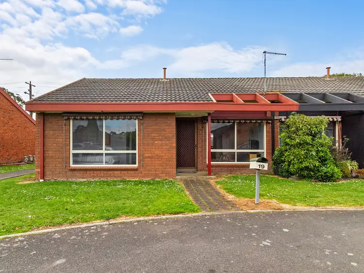 19 Cove Place, Morwell VIC 3840
