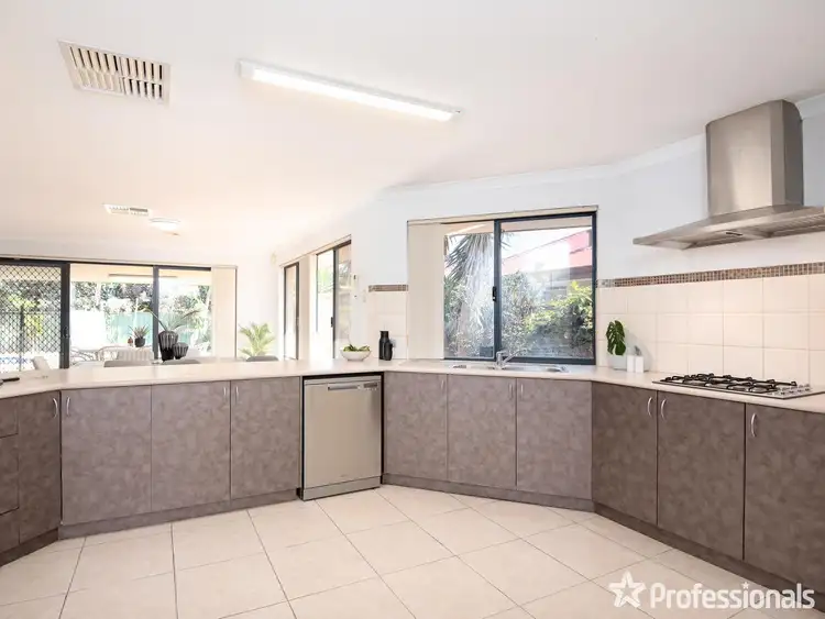 Fifth view of Homely house listing, 25 Excalibur Chase, Wattle Grove WA 6107