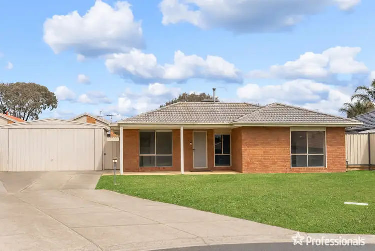 8 Sambuco Court, Sydenham VIC 3037