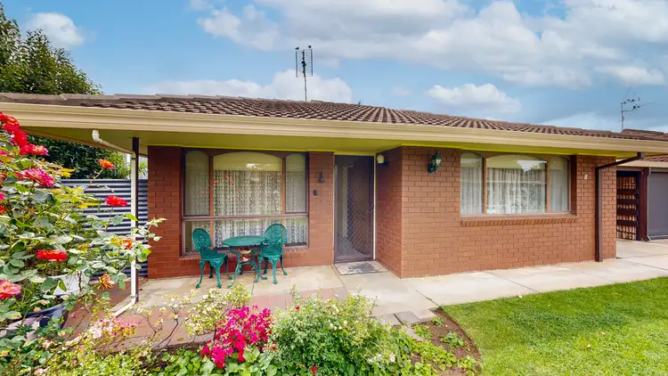 Main view of Homely townhouse listing, 5/4 Drummond Street, Swan Hill VIC 3585