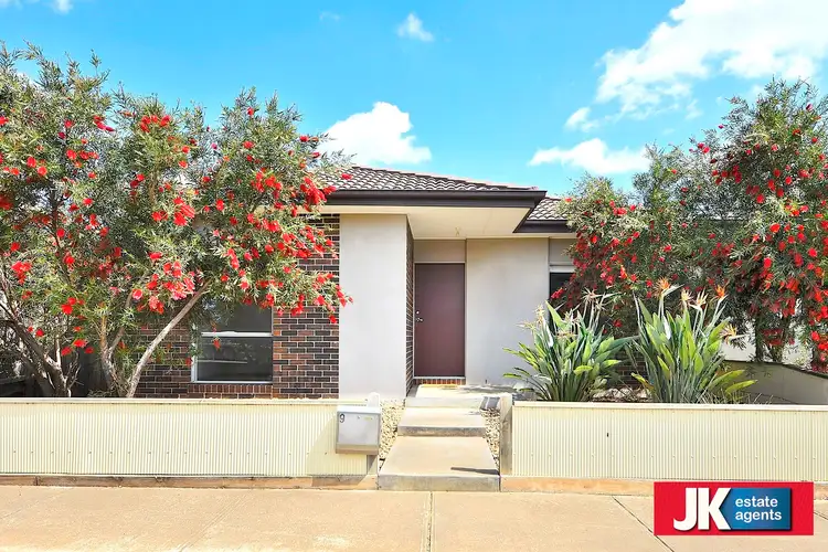 9/2 Elizabeth Street, Rockbank VIC 3335