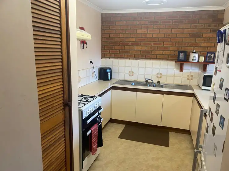 Fourth view of Homely unit listing, 10/86 Elgin Street, Morwell VIC 3840
