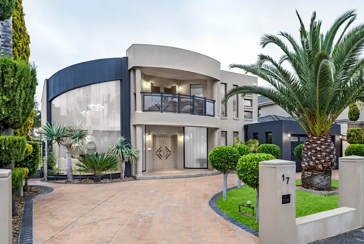 17 Cambridge Crescent, Taylors Lakes VIC 3038