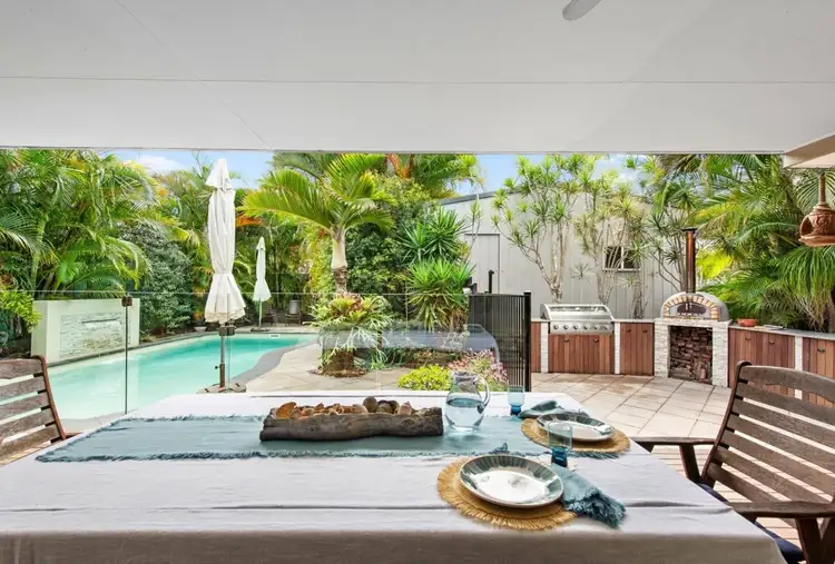 113 Hoskins Street, Sandgate QLD 4017