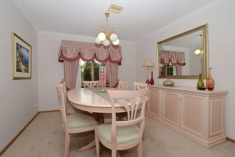 Sixth view of Homely house listing, 2 Tulloch Court, Keilor Downs VIC 3038