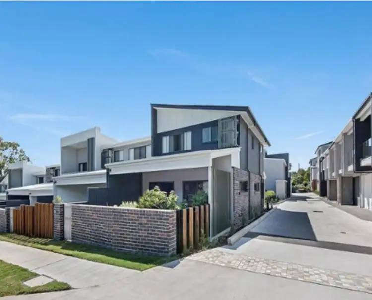 4 Lewis Place