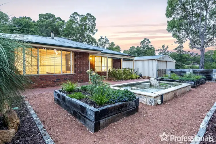 8 Parkland Road, Stoneville WA 6081