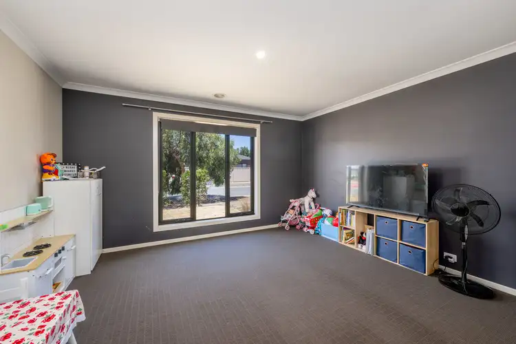 Fifth view of Homely house listing, 20 Cimmaron Way, Kialla VIC 3631
