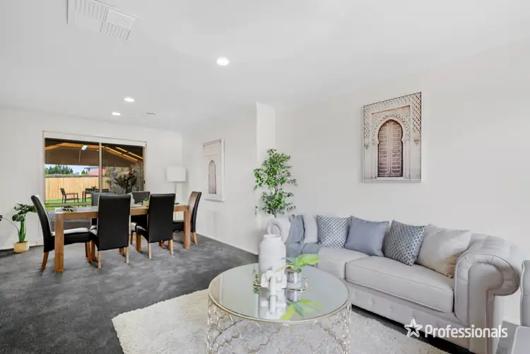 Fourth view of Homely house listing, 10 Ruthven Close, Hillside VIC 3037