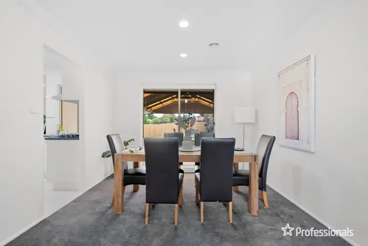 Fifth view of Homely house listing, 10 Ruthven Close, Hillside VIC 3037