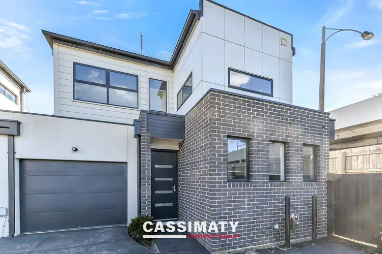 4/12 Mundaring Drive, Cranbourne VIC 3977