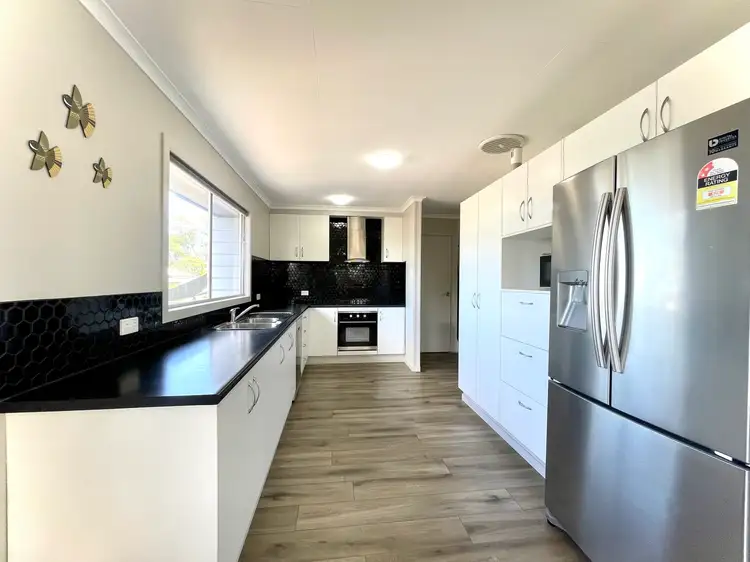 17 FLINDERS Drive, Moranbah QLD 4744