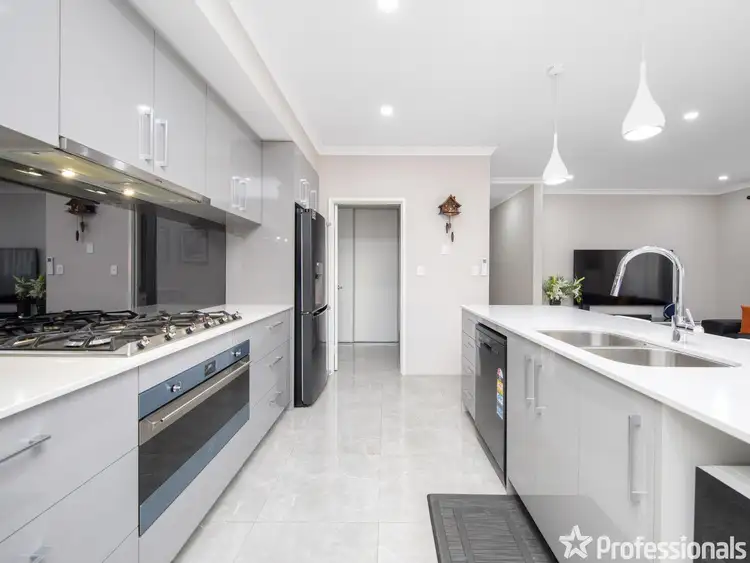 Second view of Homely house listing, 4 Mannikin Way, Maddington WA 6109