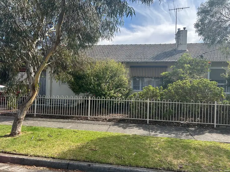 4 Trethowan Street