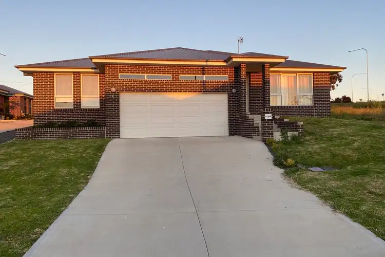 6 Lily Pilly Place, Orange NSW 2800