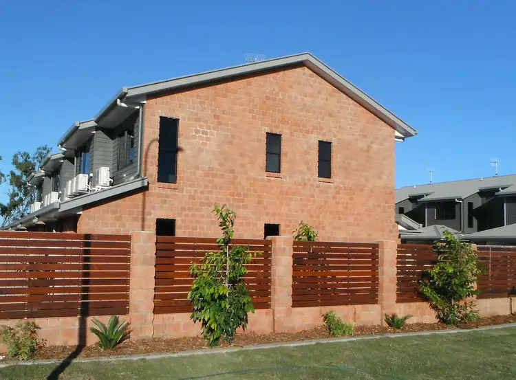8-10 LAMBERT Drive, Moranbah QLD 4744