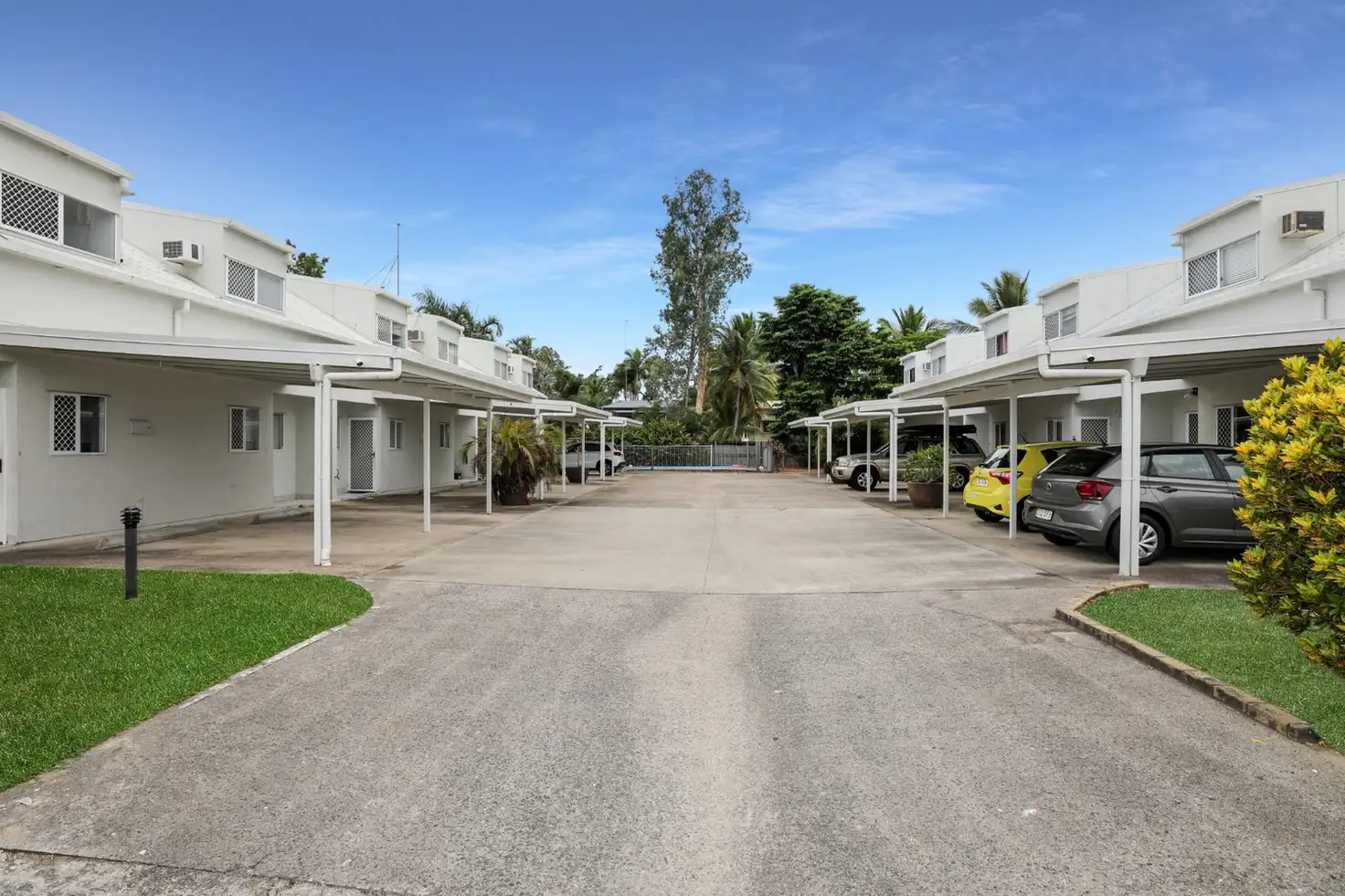Main view of Homely unit listing, 4/462-464 McCoombe Street, Mooroobool QLD 4870