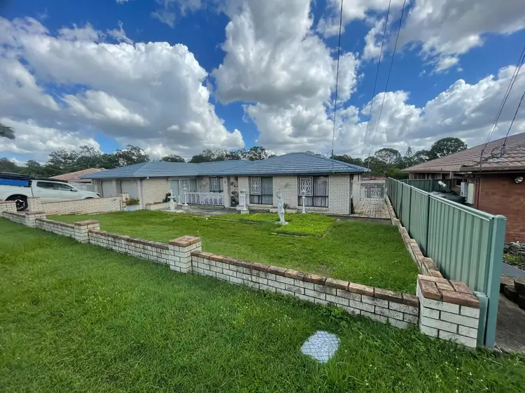6 Lintrose Court, Edens Landing QLD 4207
