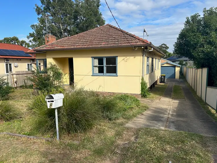 8 Harcourt Avenue, East Hills NSW 2213