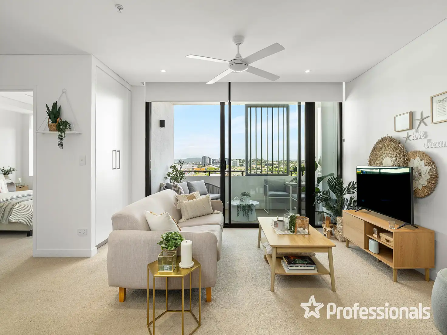 Main view of Homely unit listing, 21008/320 MacArthur Avenue, Hamilton QLD 4007