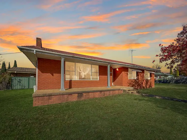 19 Racecourse Road, Orange NSW 2800