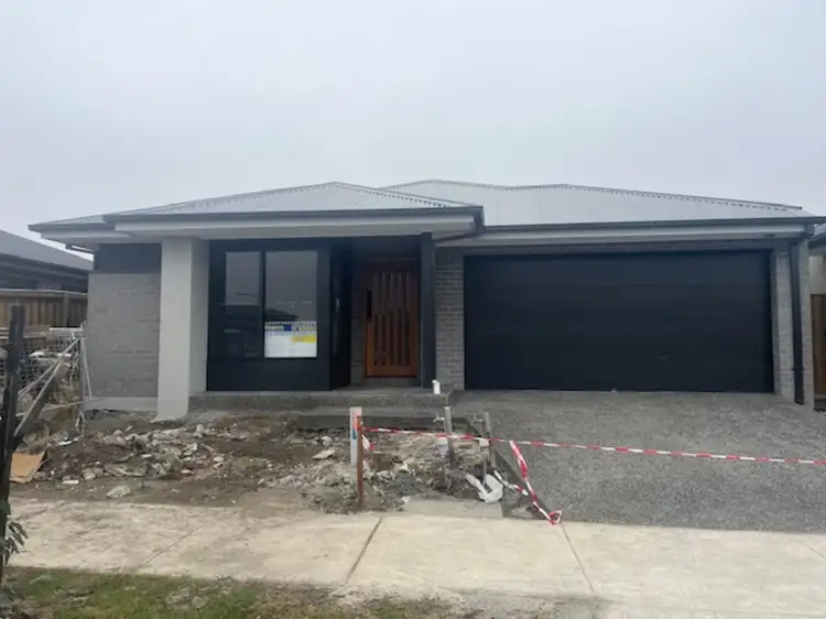 7 Ballina Crescent, Donnybrook VIC 3064