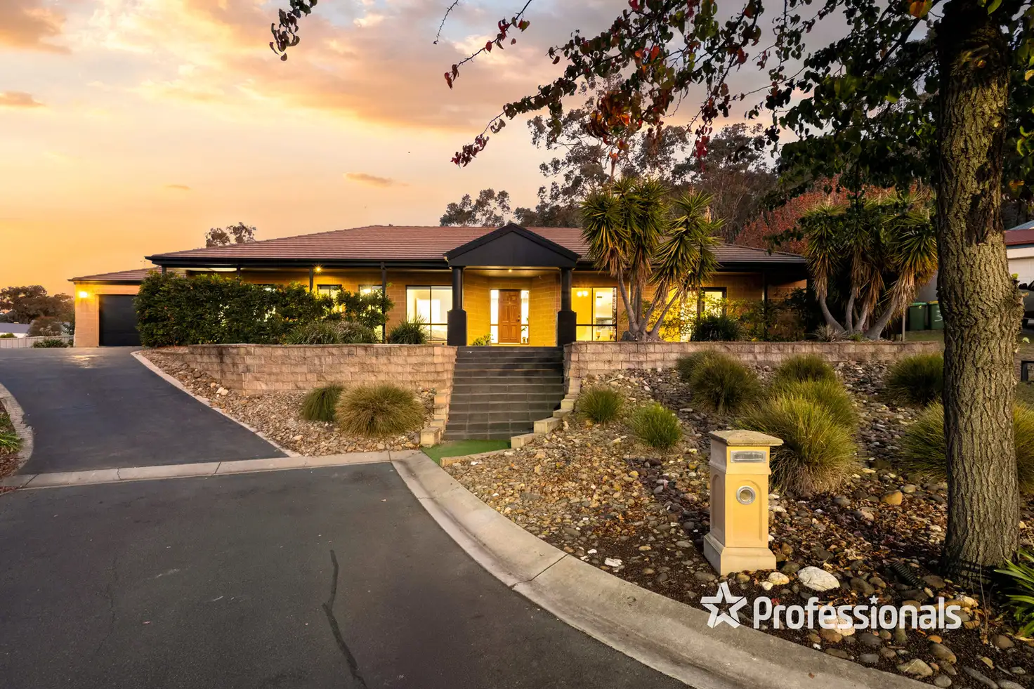 Main view of Homely house listing, 2 Madden Place, West Wodonga VIC 3690