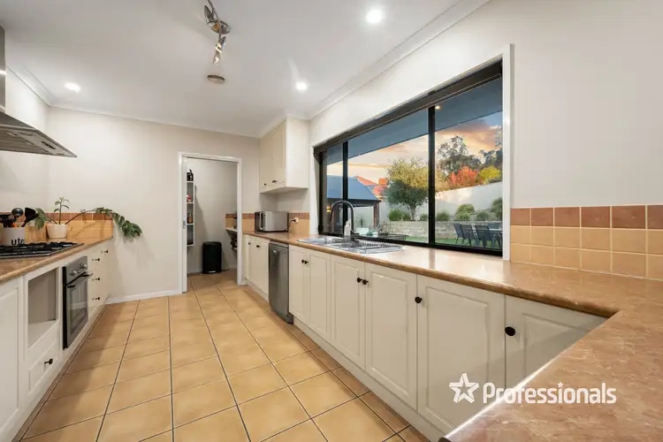 Fifth view of Homely house listing, 2 Madden Place, West Wodonga VIC 3690