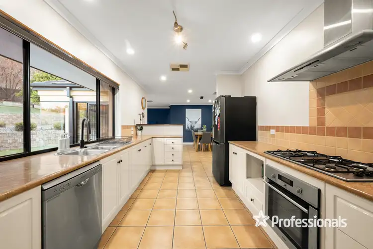 Sixth view of Homely house listing, 2 Madden Place, West Wodonga VIC 3690