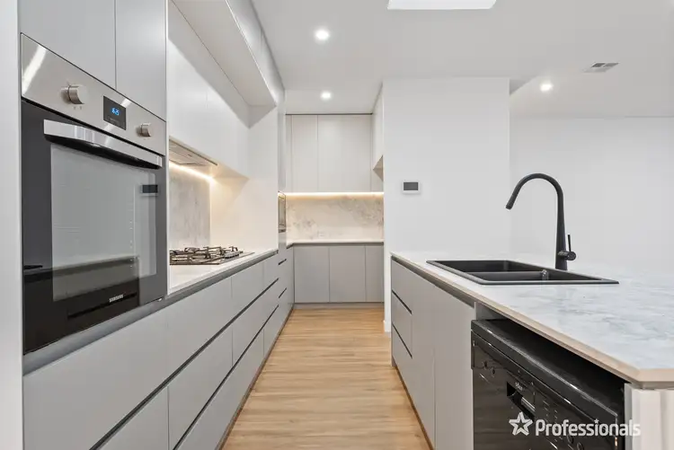 Sixth view of Homely house listing, 10 Aldred Street, Fraser Rise VIC 3336