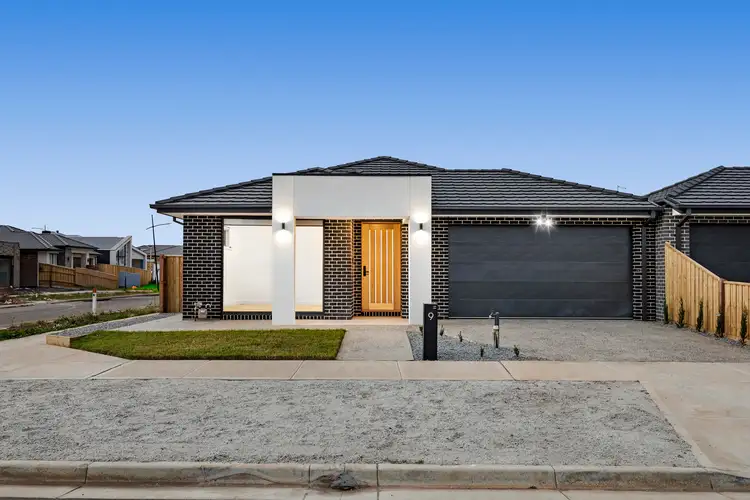 9 Paskas Drive, Fraser Rise VIC 3336