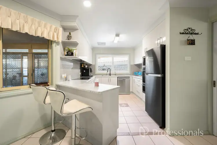 Fifth view of Homely house listing, 2 Kerferd Court, West Wodonga VIC 3690